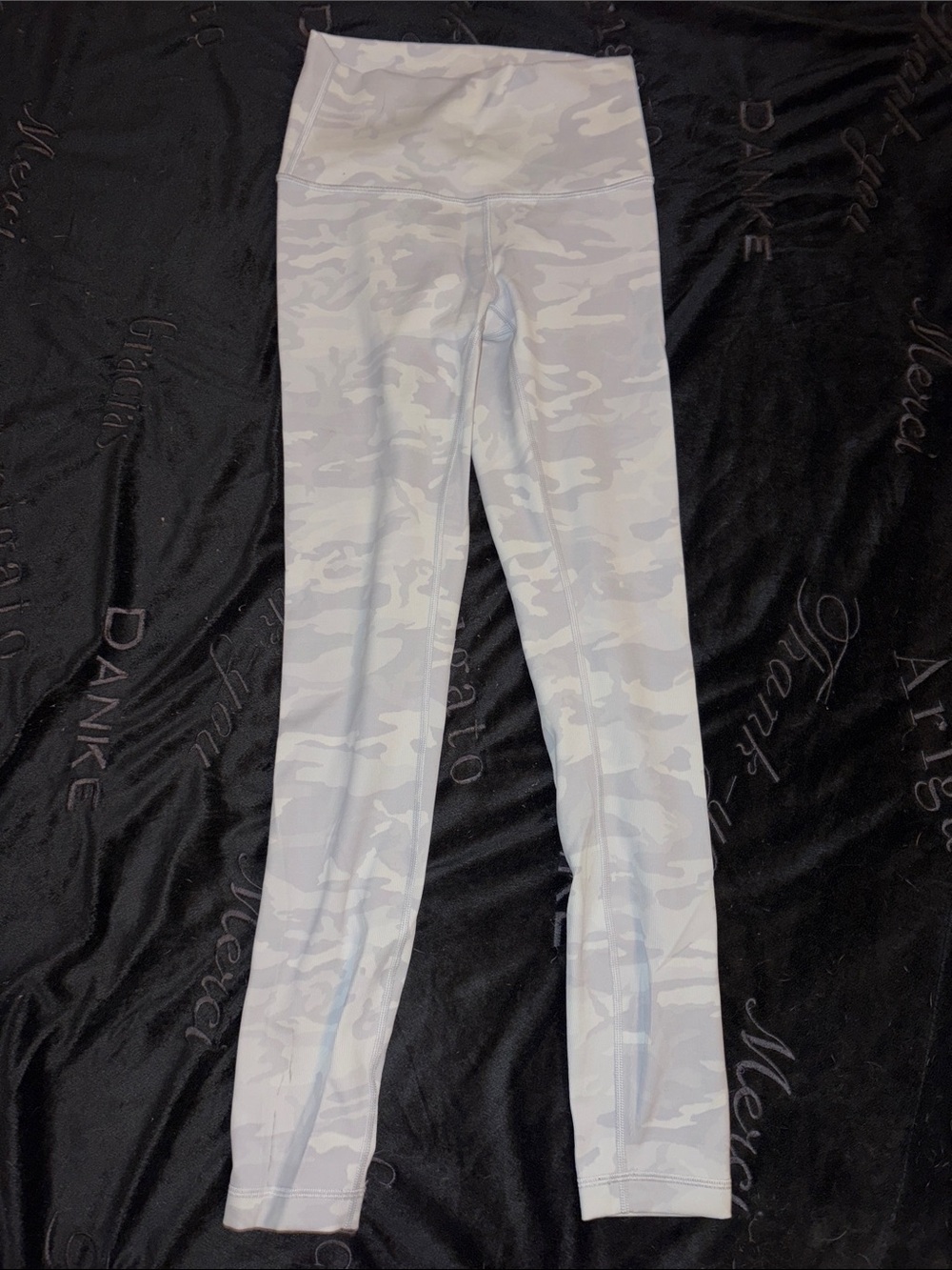 Lululemon White Grey Camo Leggings - LIKE NEW - Size 4